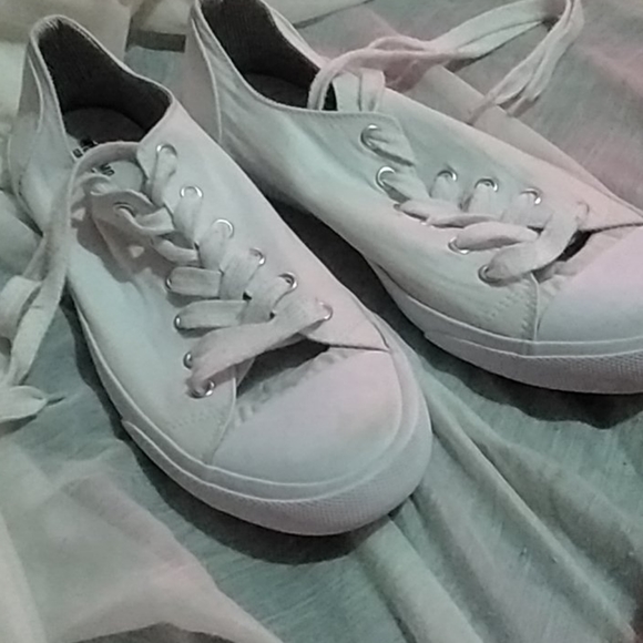 Mossimo canvas sneakers - Picture 3 of 8